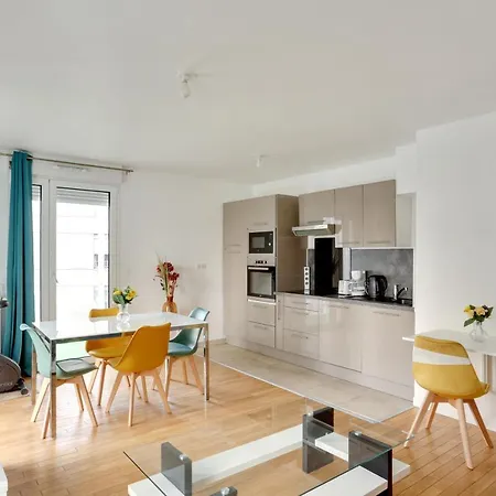 Chic With Parking Near Paris Apartment *