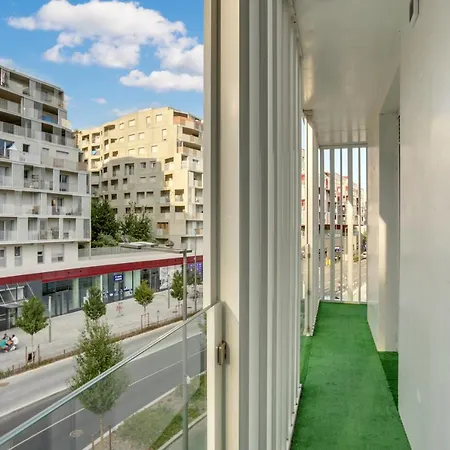 Chic With Parking Near Paris Apartment *