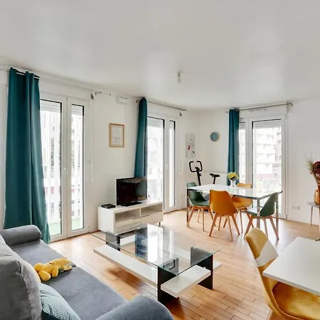 Chic With Parking Near Paris Nanterre