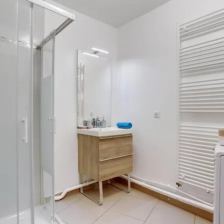 Chic With Parking Near Paris Nanterre