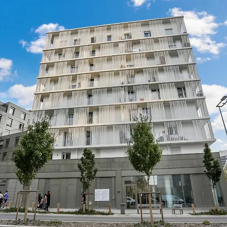 Chic With Parking Near Paris Apartment Nanterre