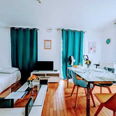 Chic With Parking Near Paris *