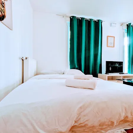 Chic With Parking Near Paris