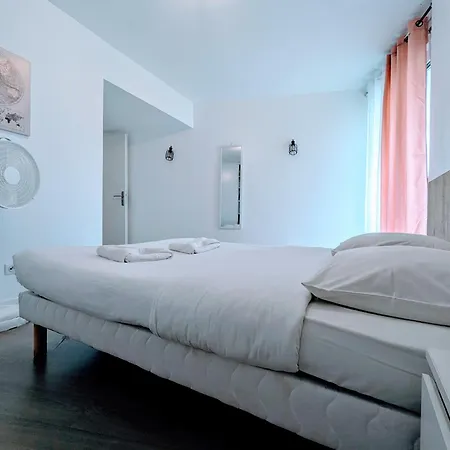 Chic With Parking Near Paris *