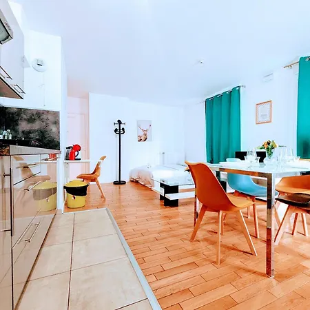 Chic With Parking Near Paris Ναντέρ